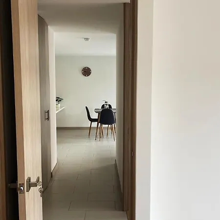 Moderno Y Amplio Apartamento En Laureles 8 Medellin Exterior photo