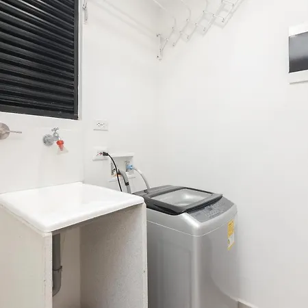 Moderno Y Amplio Apartamento En Laureles 8 Medellin Exterior photo